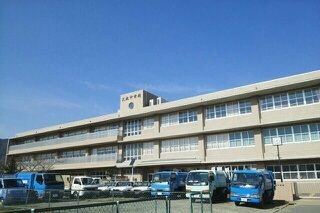 近くの有田市立文成中学校様まで1,500m（徒歩19分）