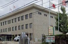近くの三崎警察署まで105m(徒歩2分)