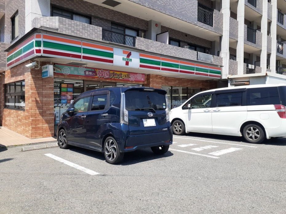 近くのセブンイレブン福岡東油山店まで1,300m（徒歩17分）