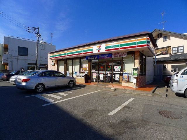 近くのセブンイレブン館林城町店まで600m(徒歩8分)