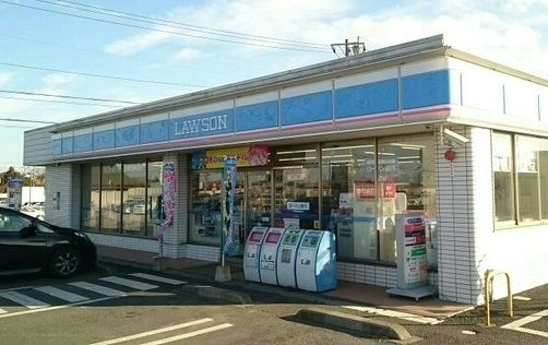 近くのコンビニまで830m（徒歩11分）