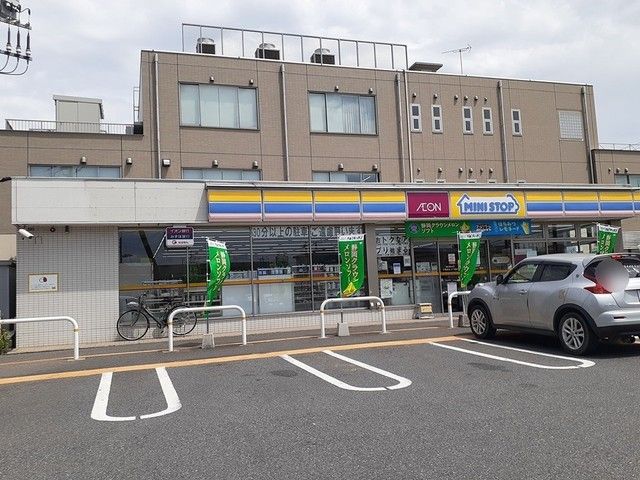 近くのミニストップまで517m（徒歩7分）