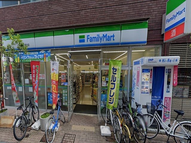 近くのファミリーマート町田鶴川店まで500m（徒歩7分）