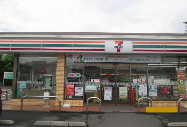 近くのセブンイレブンさいたま佐知川店まで550m（徒歩7分）