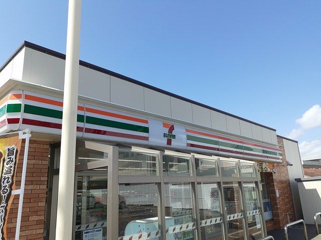 近くのコンビニまで433m（徒歩6分）
