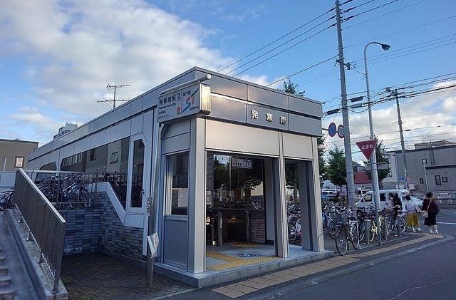 近くの発寒南駅まで1,600m（徒歩20分）