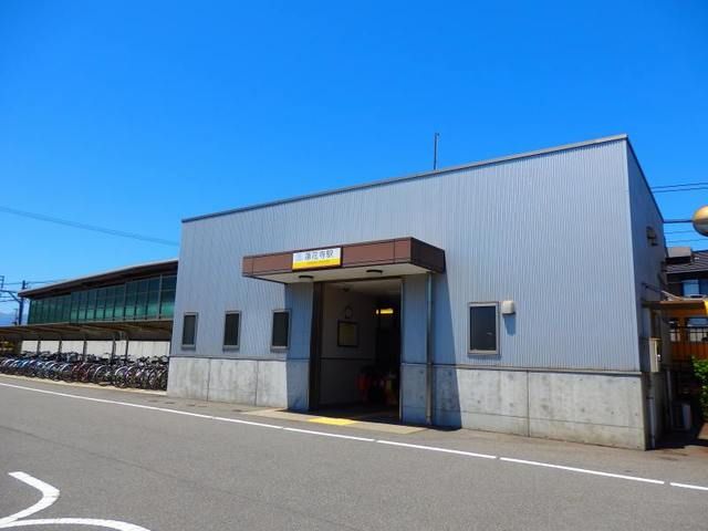近くの蓮花寺駅まで650m（徒歩9分）