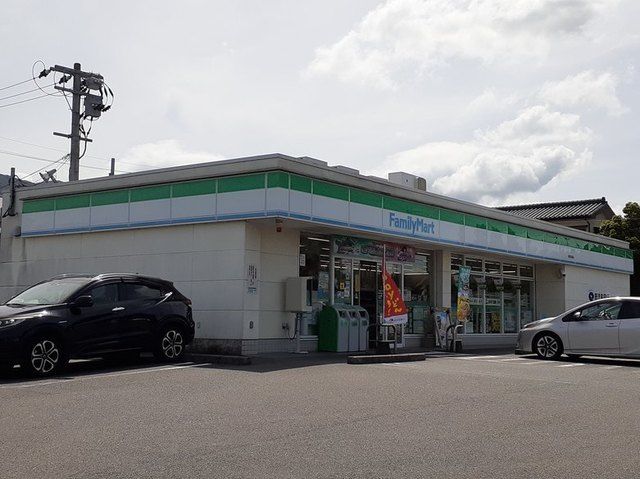 近くのファミリーマート池島店まで850m（徒歩11分）