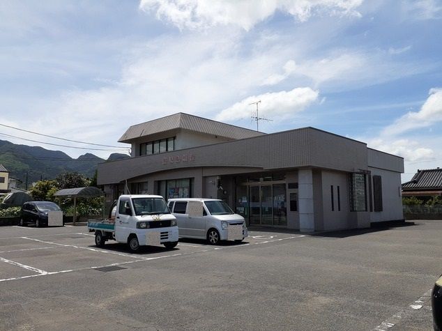 近くの鹿児島銀行重富支店まで450m（徒歩6分）