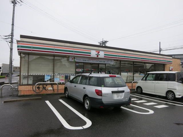 近くのコンビニまで800m（徒歩10分）