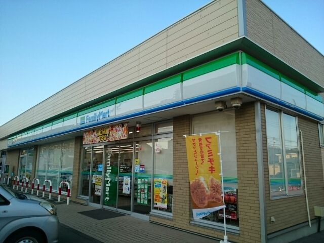 近くのファミリーマートあぶみ3丁目店まで210m(徒歩3分)