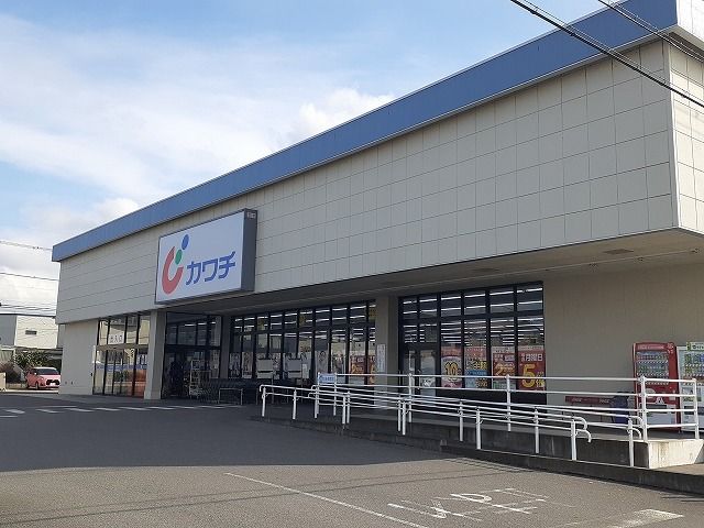 近くのカワチ薬品鶴田北店まで750m（徒歩10分）