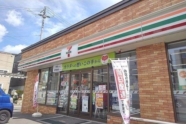 近くのコンビニまで100m（徒歩2分）