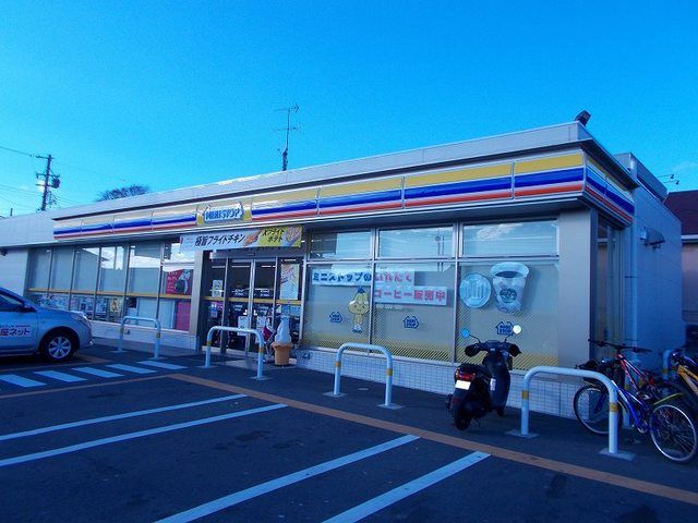 近くのコンビニまで400m（徒歩5分）