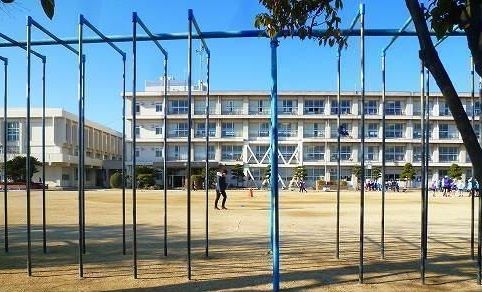 近くの清水小学校まで1,700m(徒歩22分)