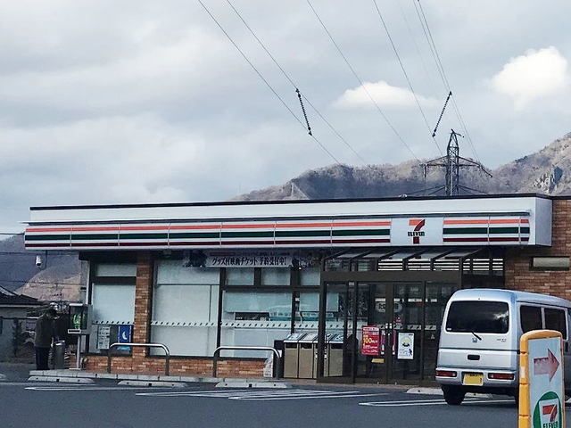 近くのセブンイレブンまで450m(徒歩6分)