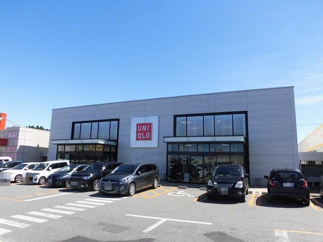 近くのユニクロ　フレスポ横手店まで900m（徒歩12分）