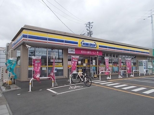 近くのコンビニまで1,000m（徒歩13分）