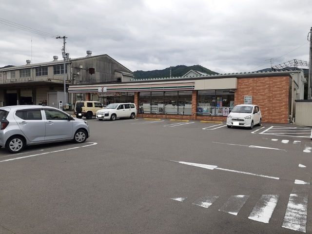 近くのセブンイレブン五十崎支所前店様まで450m(徒歩6分)