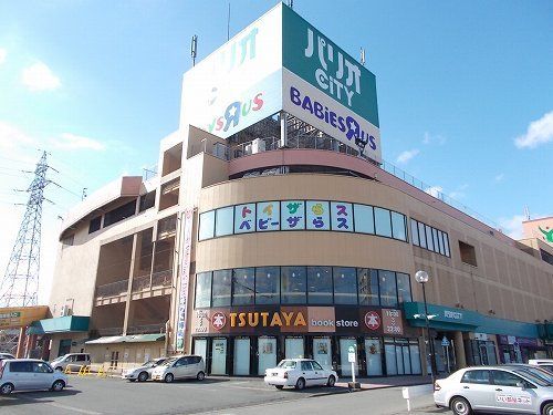 近くのパリオCITYまで1,600m(徒歩20分)