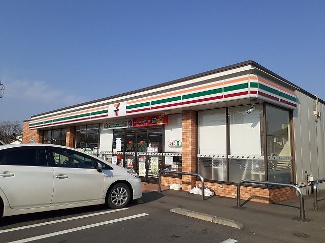 近くのセブンイレブン大田原野崎店まで600m（徒歩8分）