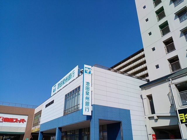 近くの池田泉州銀行高石支店様まで750m（徒歩10分）