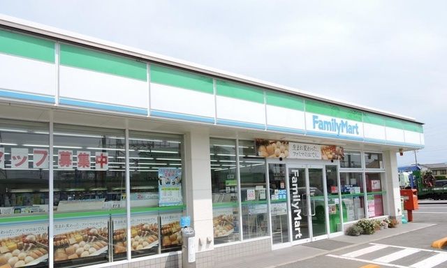 近くのコンビニまで200m（徒歩3分）