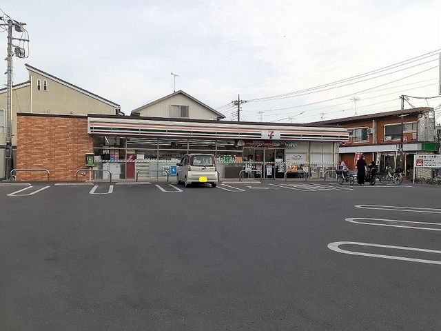 近くのコンビニまで750m（徒歩10分）