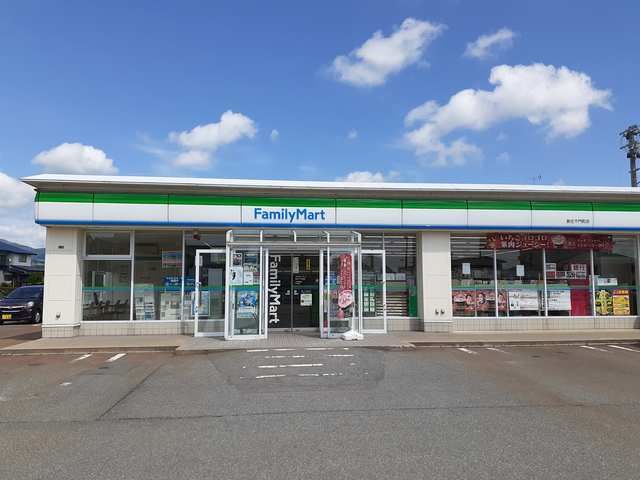 近くのファミリーマート　新庄千門町店まで279m（徒歩4分）