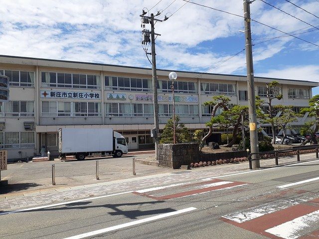 近くの新庄市立　新庄小学校まで489m（徒歩7分）