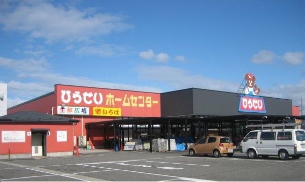 近くのひらせいホームセンター新崎店まで1,600m（徒歩20分）