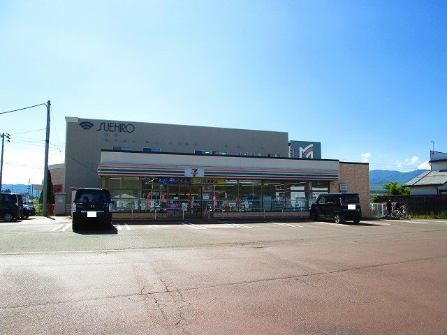 近くのコンビニまで370m（徒歩5分）