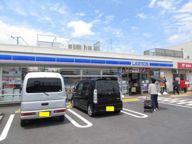 近くのコンビニまで270m（徒歩4分）