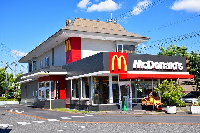 近くのマクドナルド平手店まで750m(徒歩10分)