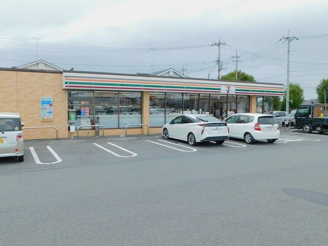 近くのセブンイレブン卯の里4丁目店まで300m（徒歩4分）