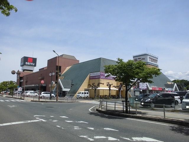 近くの西友八日市店様まで500m（徒歩7分）