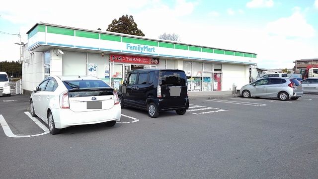 近くのコンビニまで170m（徒歩3分）