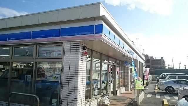 近くのローソン糸満真栄里団地前店まで500m(徒歩7分)