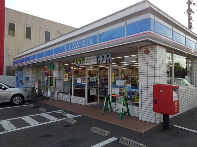 近くのローソン宇多津浜街道店まで250m(徒歩4分)