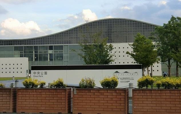 近くの中央公園まで450m（徒歩6分）