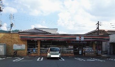 近くのセブンイレブンまで650m（徒歩9分）