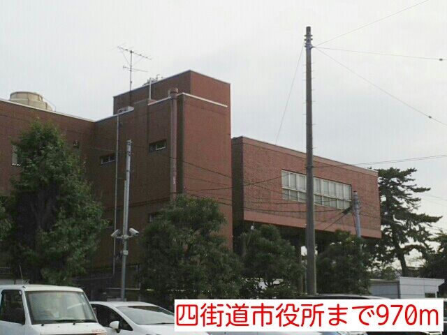 近くの四街道市役所まで970m(徒歩13分)