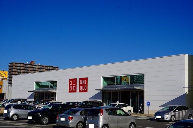 近くのユニクロ明石店まで450m（徒歩6分）
