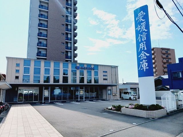 近くの愛媛信用金庫石井支店様まで1,000m（徒歩13分）