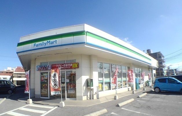 近くのファミリーマート美里仲原店まで280m（徒歩4分）