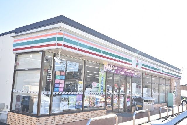 近くのセブン-イレブン 郡山富久山店まで700m(徒歩9分)