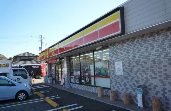 近くのデイリーストア伊豆長岡店まで450m(徒歩6分)