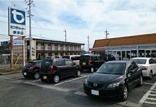 近くのたつみストアーまで850m（徒歩11分）