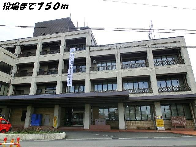 近くの役所まで750m（徒歩10分）