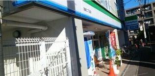 近くのファミリーマートまで150m(徒歩2分)